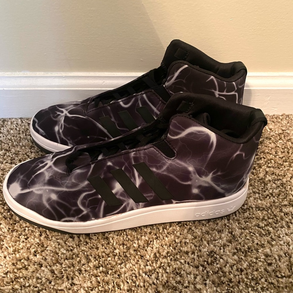 Adidas Sneakers
